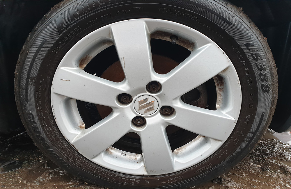 Suzuki Swift GLX VVTS Alloy wheels